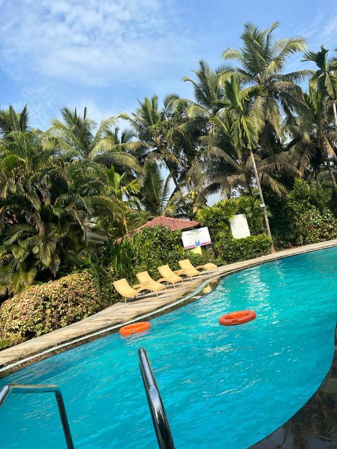 Coconut Grove Beach Resort Colva Exterior foto