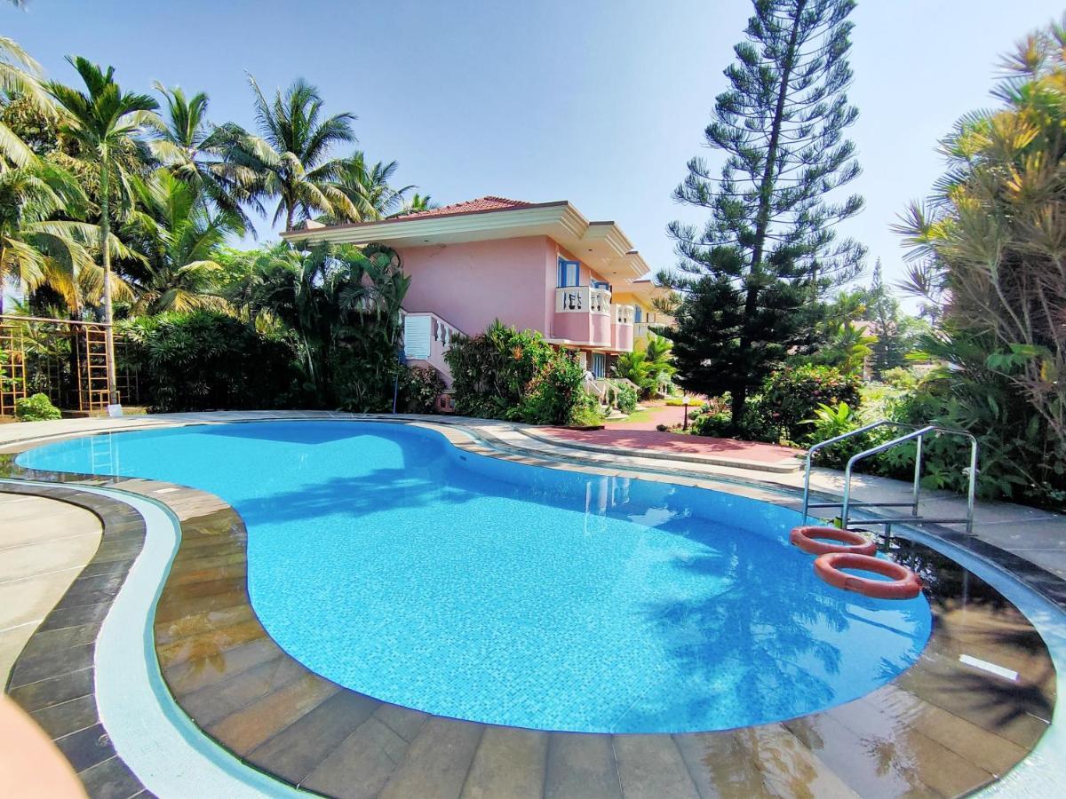 Coconut Grove Beach Resort Colva Exterior foto
