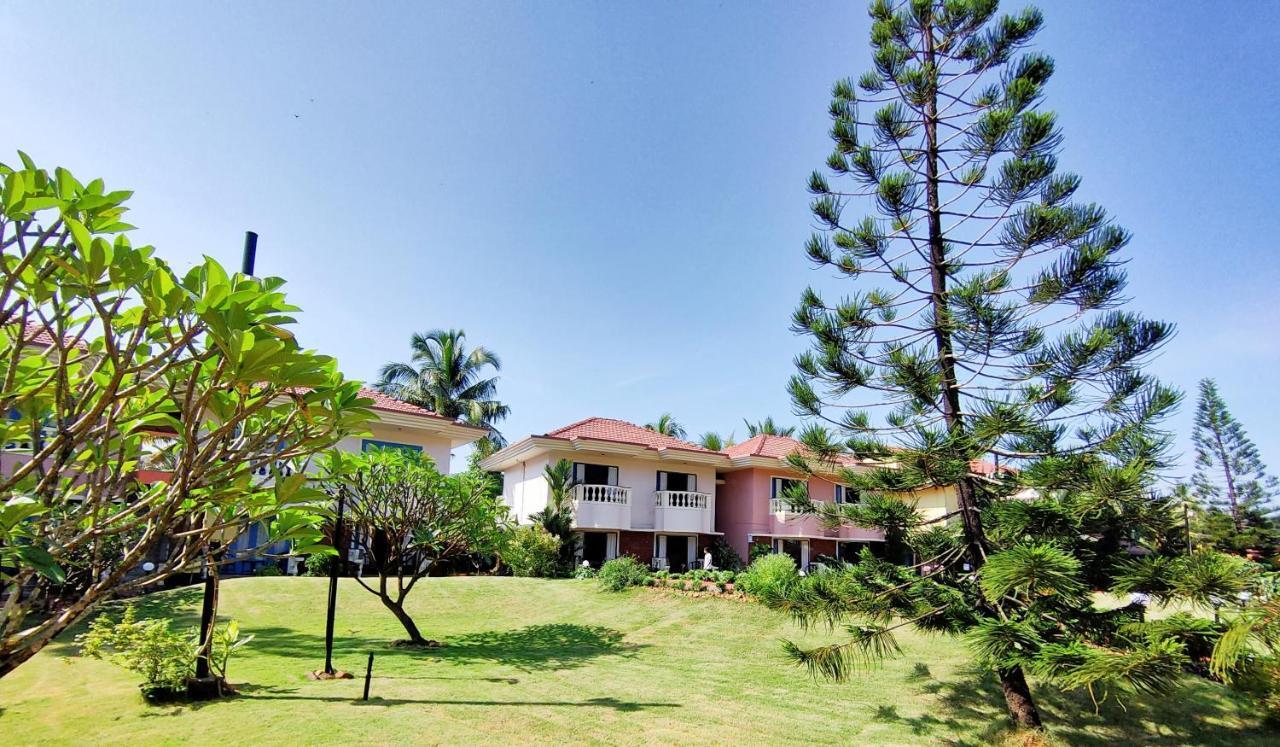 Coconut Grove Beach Resort Colva Exterior foto