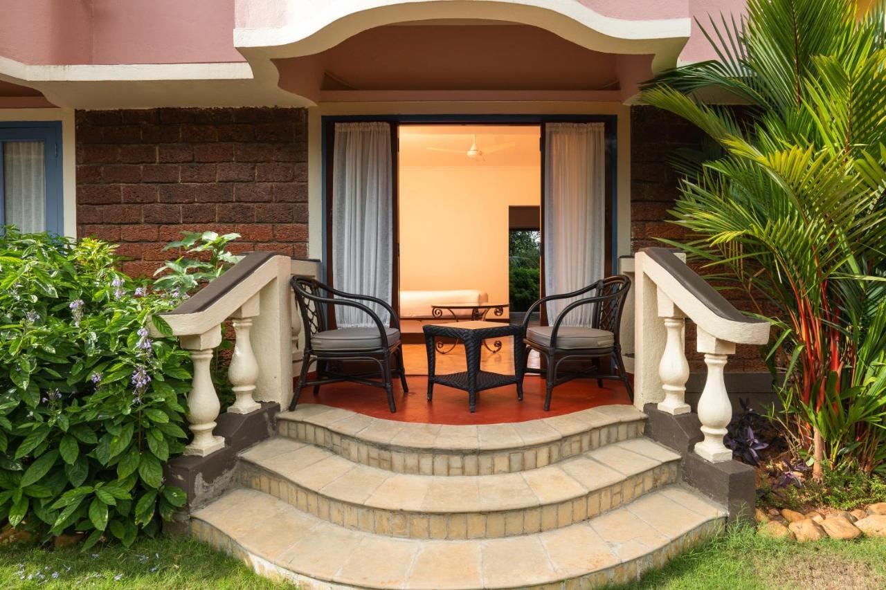 Coconut Grove Beach Resort Colva Exterior foto