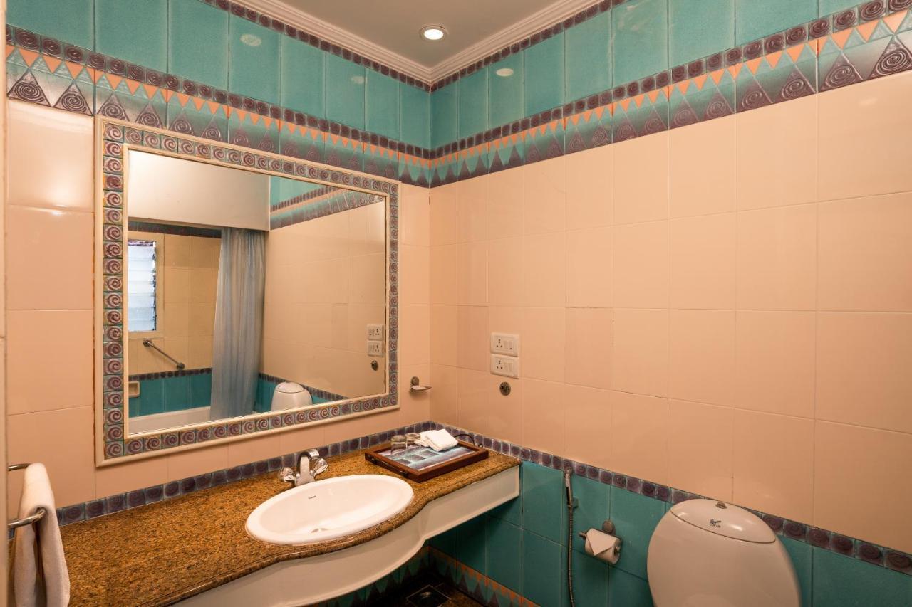 Coconut Grove Beach Resort Colva Exterior foto
