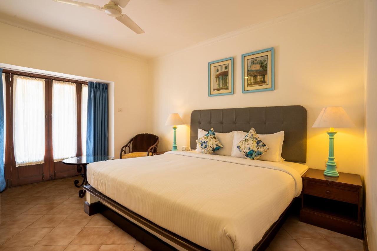 Coconut Grove Beach Resort Colva Exterior foto